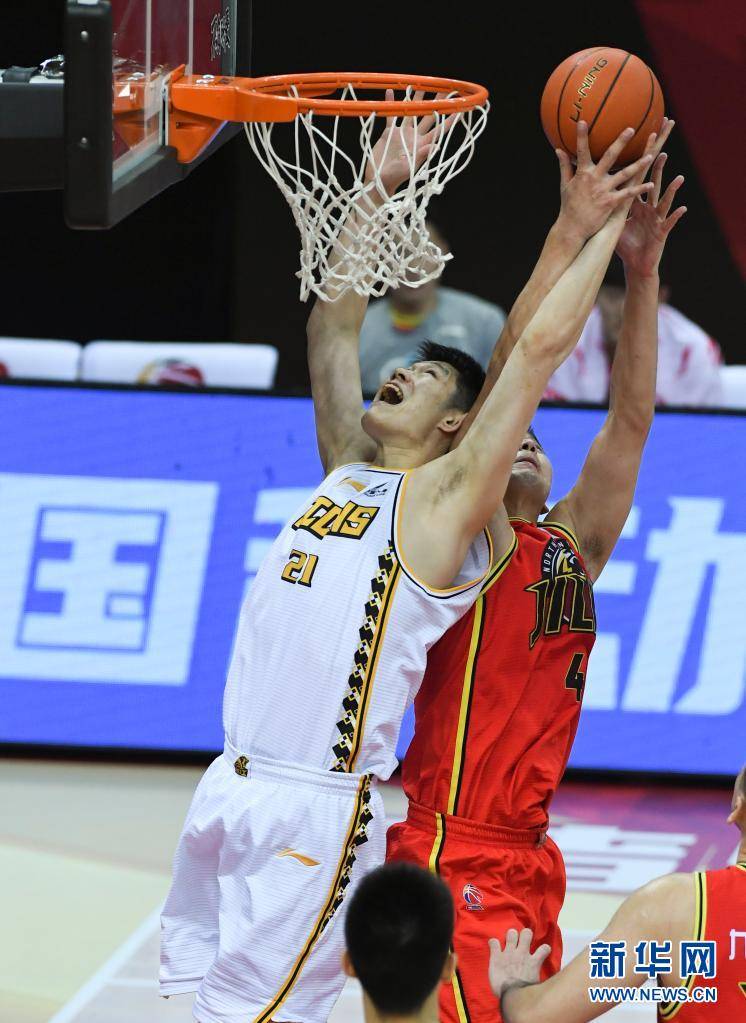  法网八强战激情夜！胡金秋里突外投，本菲卡血战上海海港